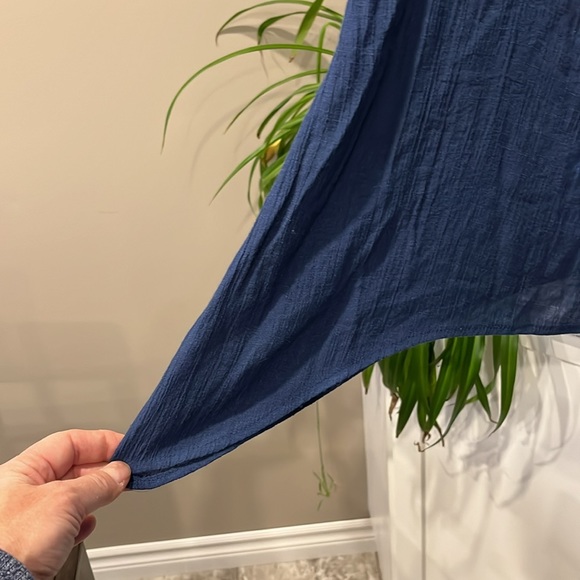 Women’s size medium linen like top - Picture 4 of 4